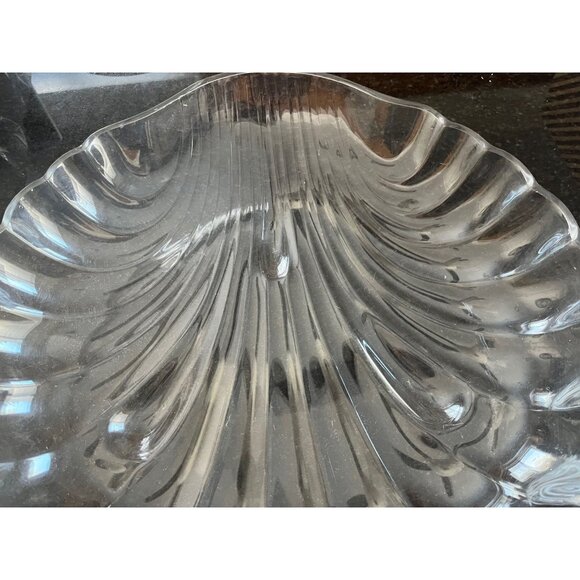 Vintage 1980's Large Clear Lucite Acrylic Scallop Shell Shaped Bowl 12 3/4" x 4" - Picture 4 of 7
